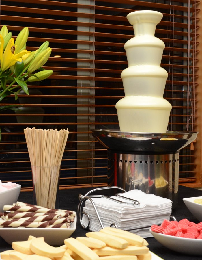 Medium white chocolate fountain